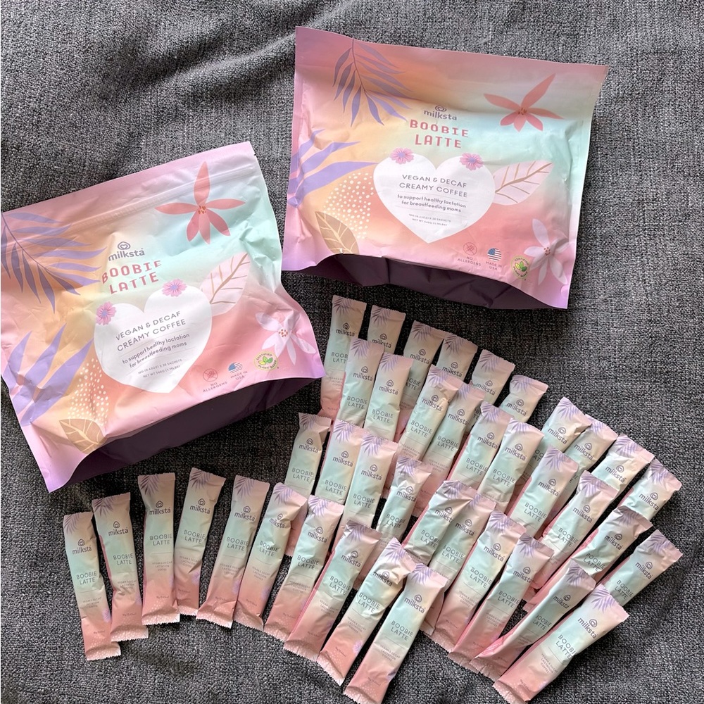 Milksta boobie latte in pouches and loose sachets.
